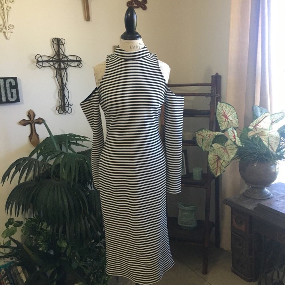 Y2K XOXO cold shoulder striped dress NEW - Picture 5 of 8
